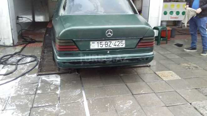 Mercedes E 230 1992, 325,000 km - 2.3 l - Bakı