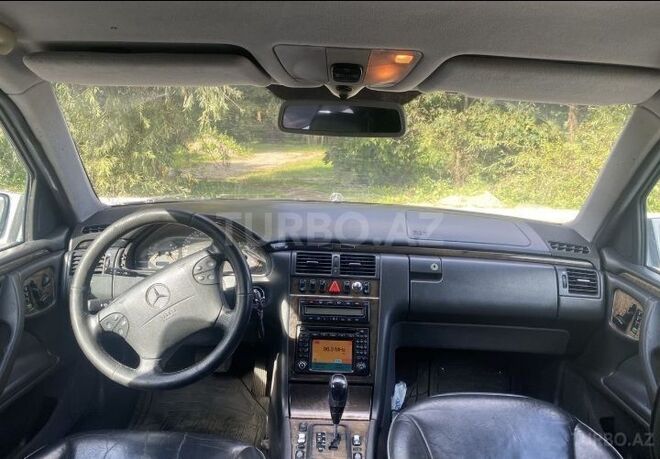 Mercedes E 220 1999, 423,956 km - 2.2 l - Bakı