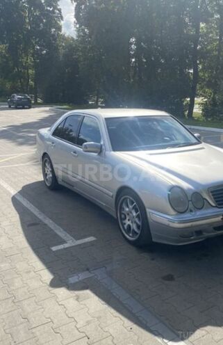 Mercedes E 220 1999, 423,956 km - 2.2 l - Bakı