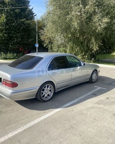 Mercedes E 220 1999, 423,956 km - 2.2 l - Bakı