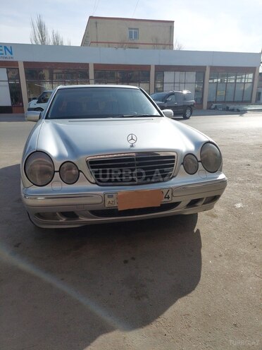 Mercedes E 240 2000, 298,000 km - 2.4 л - Sumqayıt