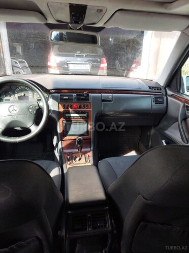 Mercedes E 240 2000, 298,000 km - 2.4 л - Sumqayıt