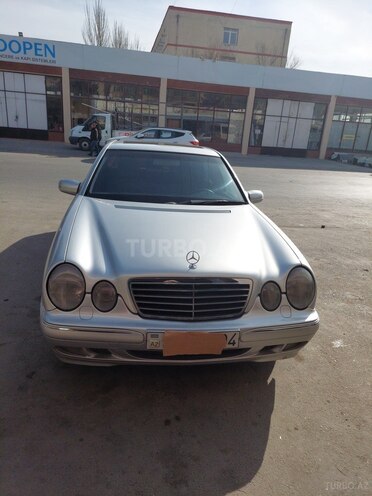 Mercedes E 240 2000, 298,000 km - 2.4 л - Sumqayıt