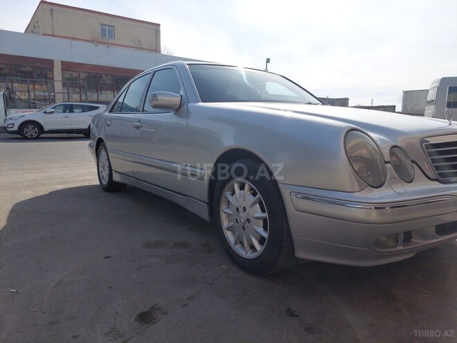 Mercedes E 240 2000, 298,000 km - 2.4 л - Sumqayıt