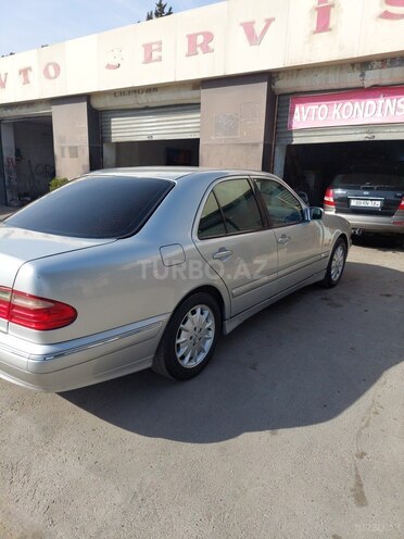 Mercedes E 240 2000, 298,000 km - 2.4 л - Sumqayıt