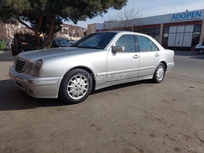 Mercedes E 240 2000, 298,000 km - 2.4 л - Sumqayıt