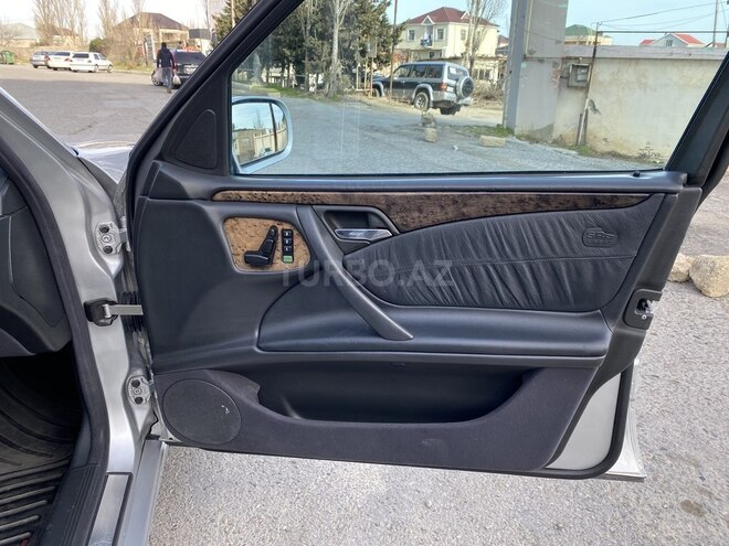 Mercedes E 320 2000, 228,850 km - 3.2 l - Bakı