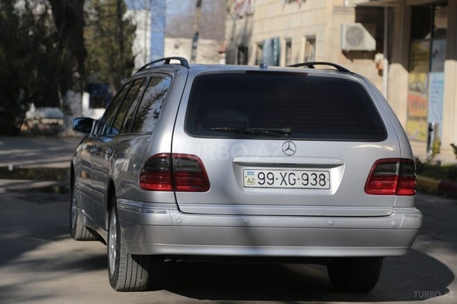 Mercedes E 220 2001, 300,000 km - 2.2 л - Salyan