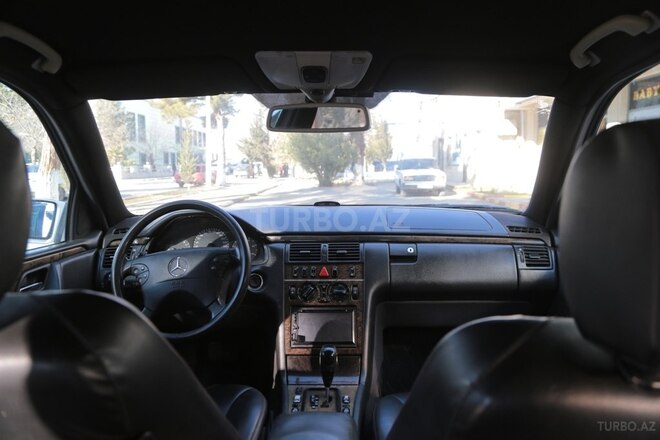 Mercedes E 220 2001, 300,000 km - 2.2 л - Salyan