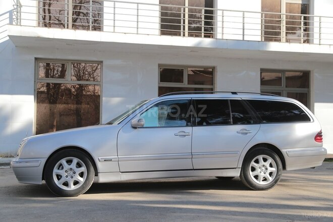 Mercedes E 220 2001, 300,000 km - 2.2 л - Salyan