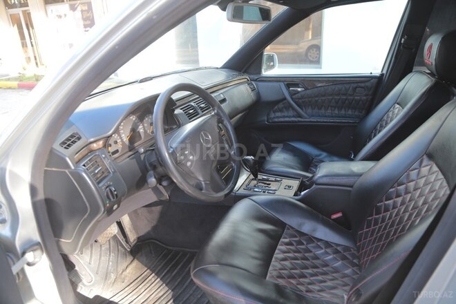 Mercedes E 220 2001, 300,000 km - 2.2 л - Salyan