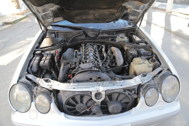 Mercedes E 220 2001, 300,000 km - 2.2 л - Salyan