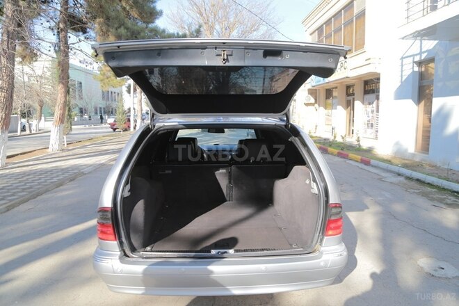 Mercedes E 220 2001, 300,000 km - 2.2 л - Salyan