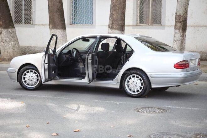 Mercedes E 240 2001, 219,853 km - 2.4 l - Göyçay