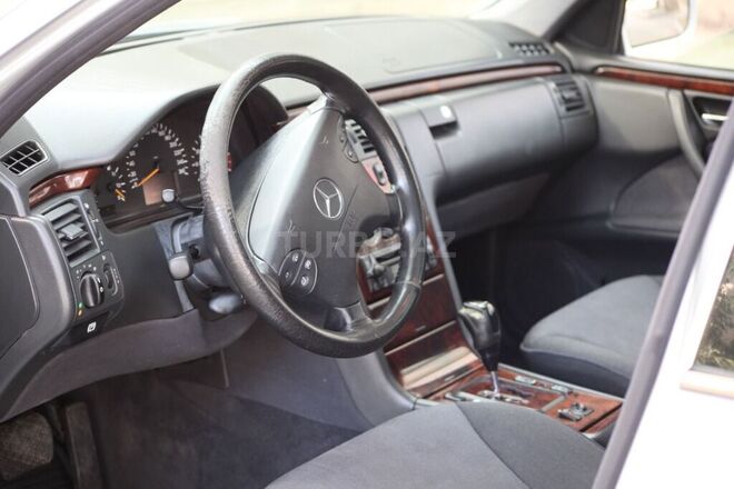 Mercedes E 240 2001, 219,853 km - 2.4 l - Göyçay
