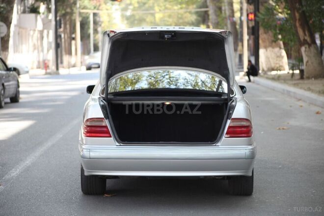 Mercedes E 240 2001, 219,853 km - 2.4 l - Göyçay