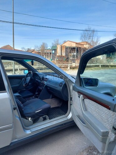 Mercedes C 220 1995, 251,072 km - 2.2 l - Şəki