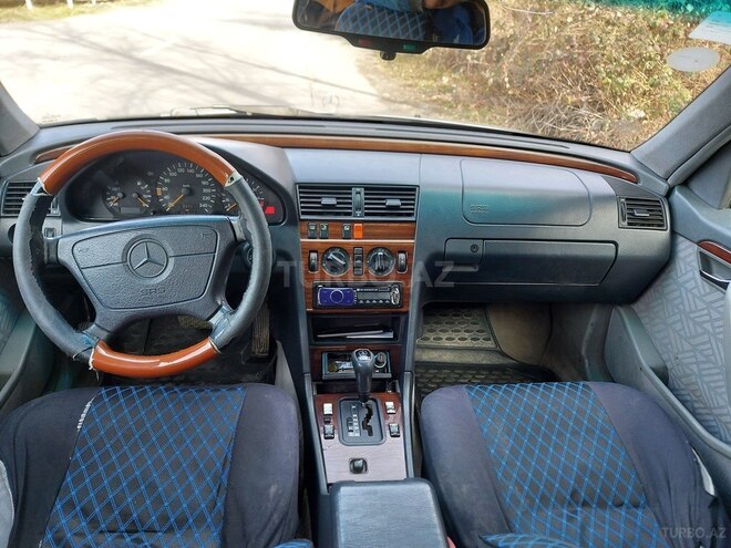 Mercedes C 220 1995, 251,072 km - 2.2 l - Şəki