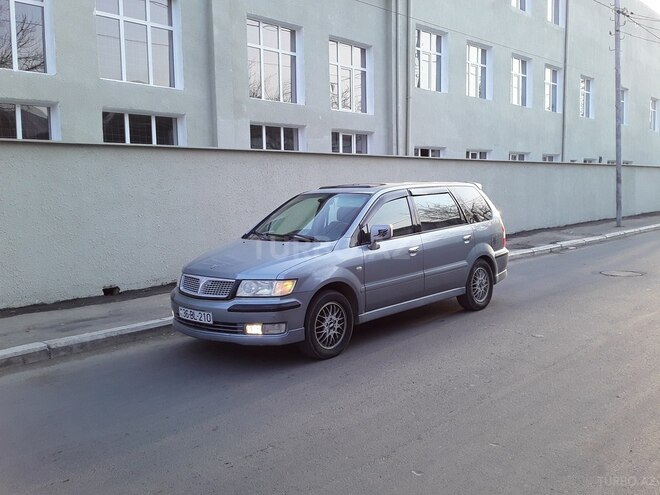 Mitsubishi Grandis 2001, 197,000 km - 2.4 l - Gəncə