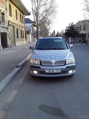 Mitsubishi Grandis 2001, 197,000 km - 2.4 l - Gəncə