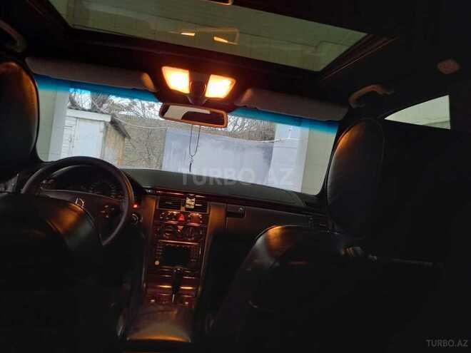 Mercedes E 240 2001, 32,488 km - 2.4 l - Salyan