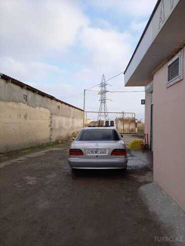 Mercedes E 240 2001, 32,488 km - 2.4 l - Salyan