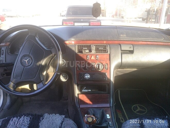 Mercedes E 220 1995, 425,869 km - 2.2 l - Mingəçevir