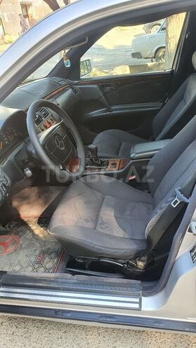 Mercedes E 220 1998, 33,269 km - 2.2 l - Sumqayıt