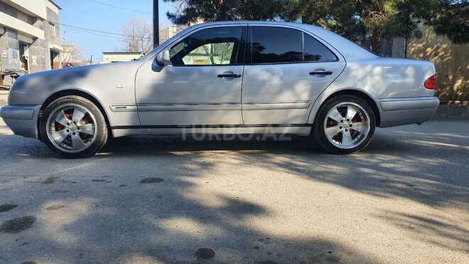 Mercedes E 220 1998, 33,269 km - 2.2 l - Sumqayıt