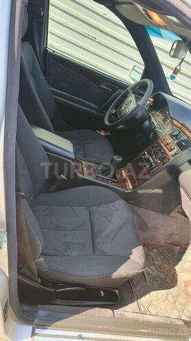 Mercedes E 220 1998, 33,269 km - 2.2 l - Sumqayıt