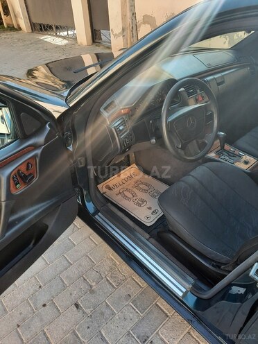 Mercedes E 230 1997, 310,000 km - 2.3 л - Bakı