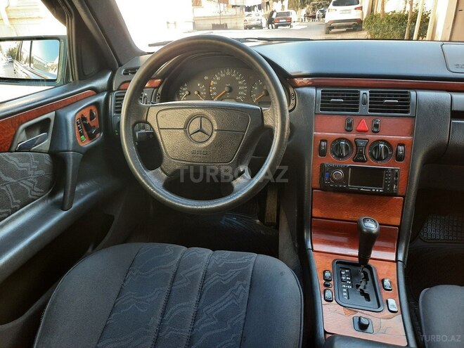 Mercedes E 230 1997, 310,000 km - 2.3 л - Bakı