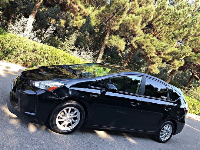 Toyota Prius V 2018, 321,697 km - 1.8 l - Bakı