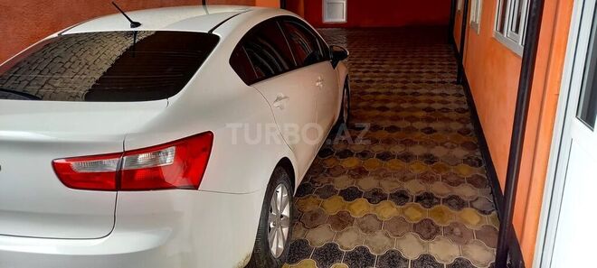Kia Rio 2012, 182,000 km - 1.4 l - Quba