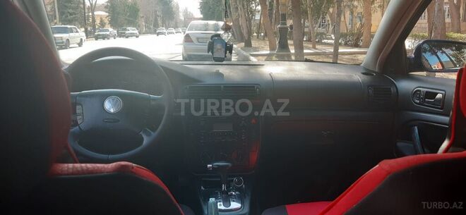 Volkswagen Passat 2003, 220,000 km - 1.8 l - Yevlax