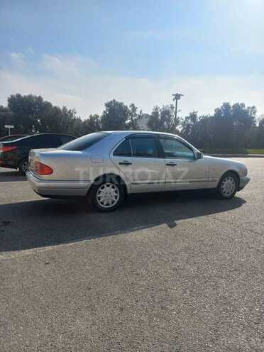 Mercedes E 240 1997, 246,758 km - 2.4 l - Bakı