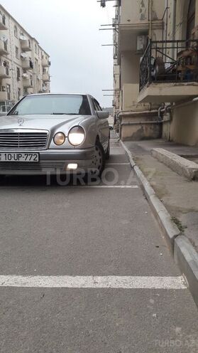 Mercedes E 200 1995, 350,000 km - 2.0 l - Xırdalan