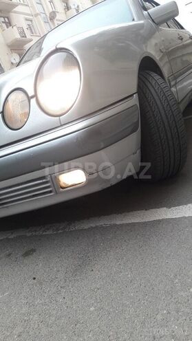 Mercedes E 200 1995, 350,000 km - 2.0 l - Xırdalan
