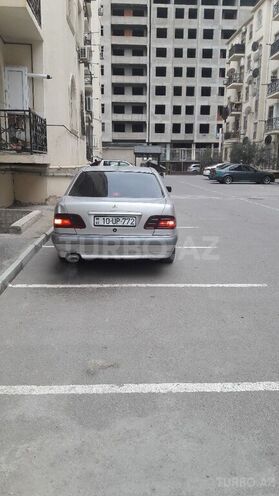 Mercedes E 200 1995, 350,000 km - 2.0 l - Xırdalan