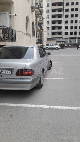 Mercedes E 200 1995, 350,000 km - 2.0 l - Xırdalan