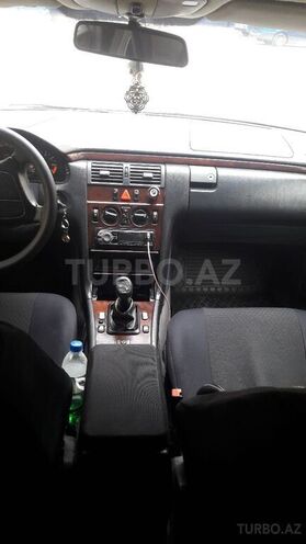 Mercedes E 200 1995, 350,000 km - 2.0 l - Xırdalan