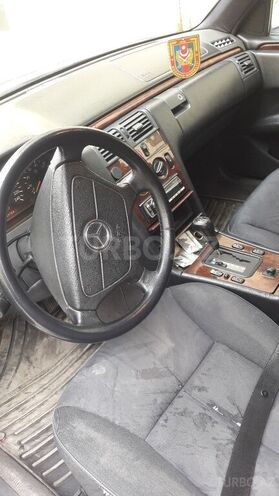 Mercedes E 200 1995, 350,000 km - 2.0 l - Xırdalan