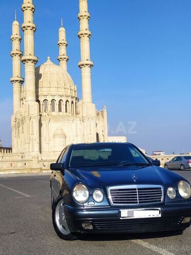 Mercedes E 240 1999, 322,418 km - 2.4 л - Bakı