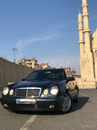 Mercedes E 240 1999, 322,418 km - 2.4 л - Bakı