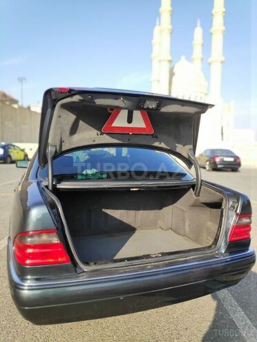 Mercedes E 240 1999, 322,418 km - 2.4 л - Bakı