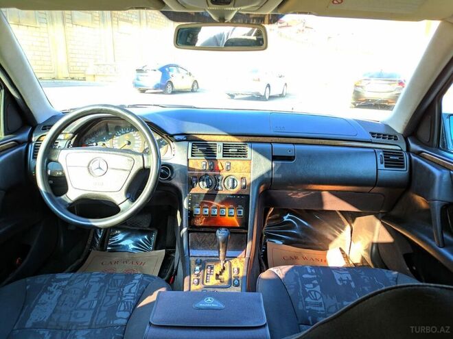 Mercedes E 240 1999, 322,418 km - 2.4 л - Bakı