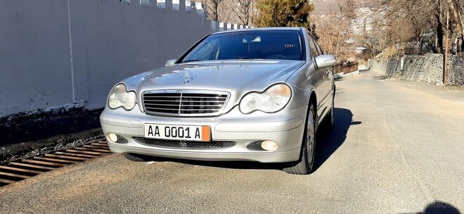 Mercedes C 200 2000, 246,500 km - 2.0 л - Şəki