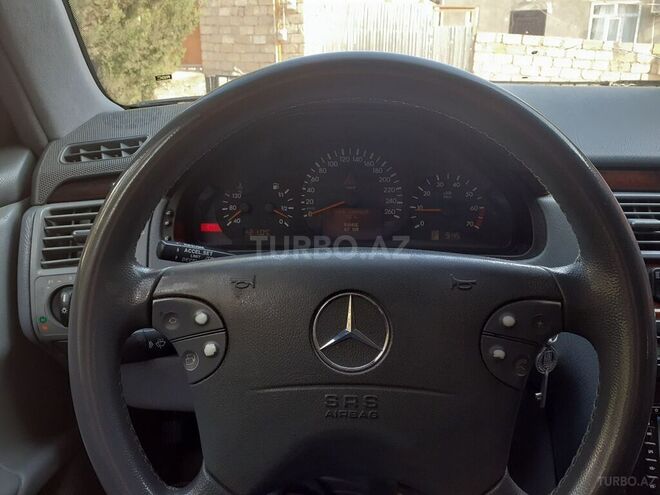Mercedes E 240 2002, 355,000 km - 2.6 l - Bakı