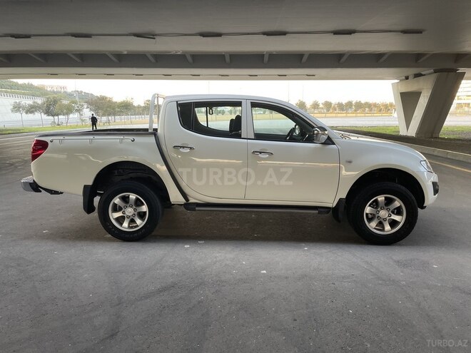Mitsubishi L200 2011, 292,000 km - 2.5 l - Bakı