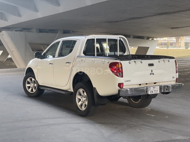 Mitsubishi L200 2011, 292,000 km - 2.5 l - Bakı